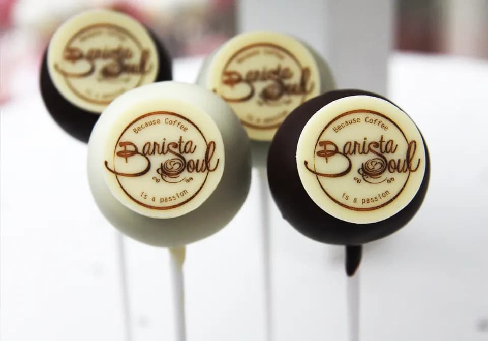 Cake Pops mit aufgedrucktem BaristaSoul-Logo
